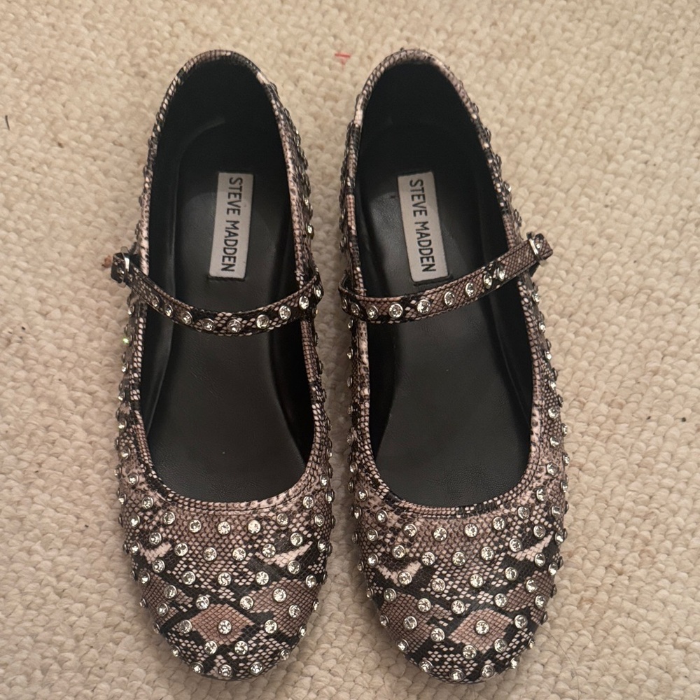 Steve Madden Studded flats